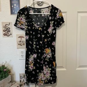 Cute floral Wild Fable dress. Size XS. Worn once.